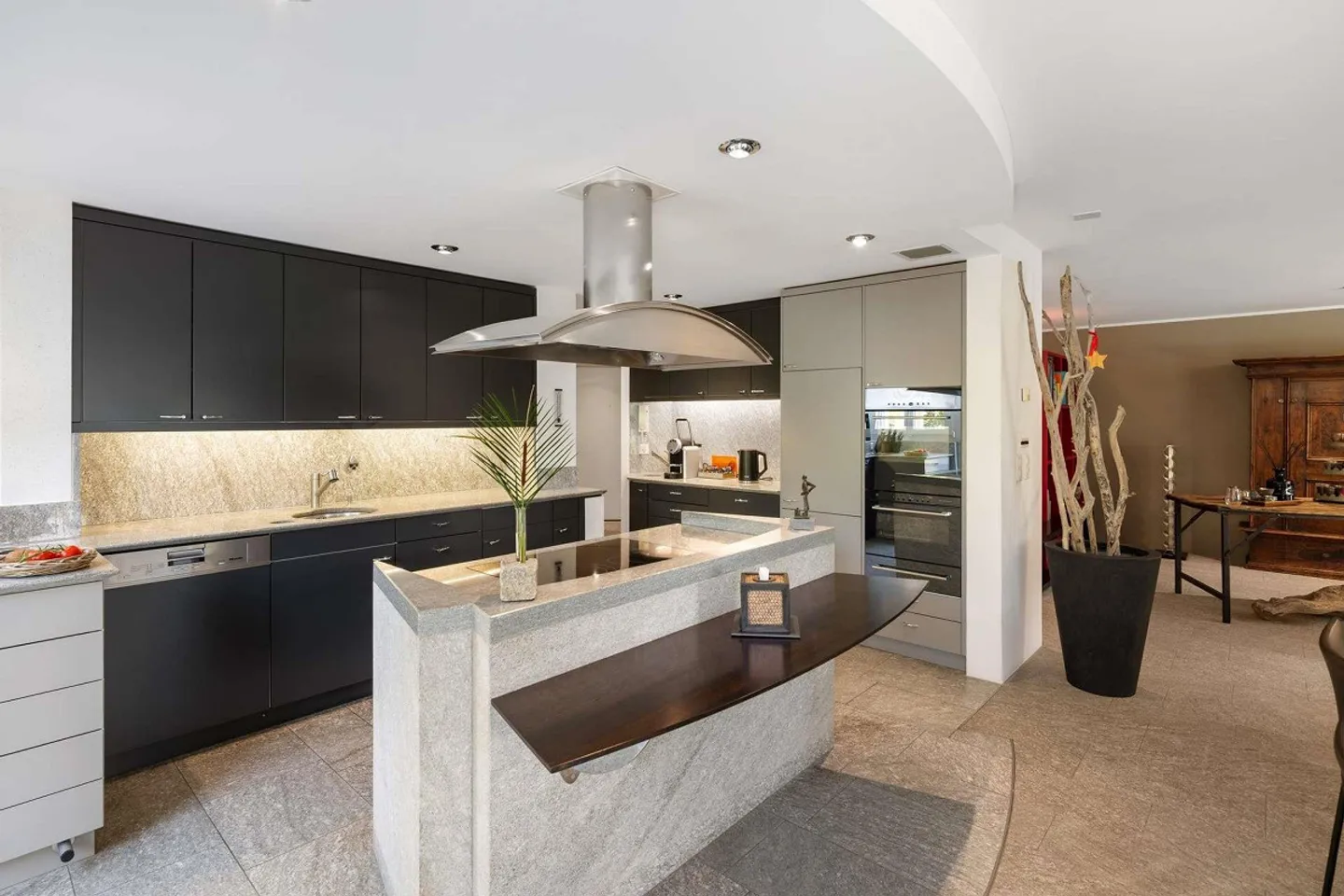 Maisonette exclusive de 5,5 pièces avec espace bien-être privé - Photo 3 sur 14