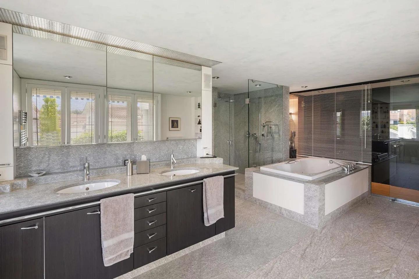Maisonette exclusive de 5,5 pièces avec espace bien-être privé - Photo 9 sur 14