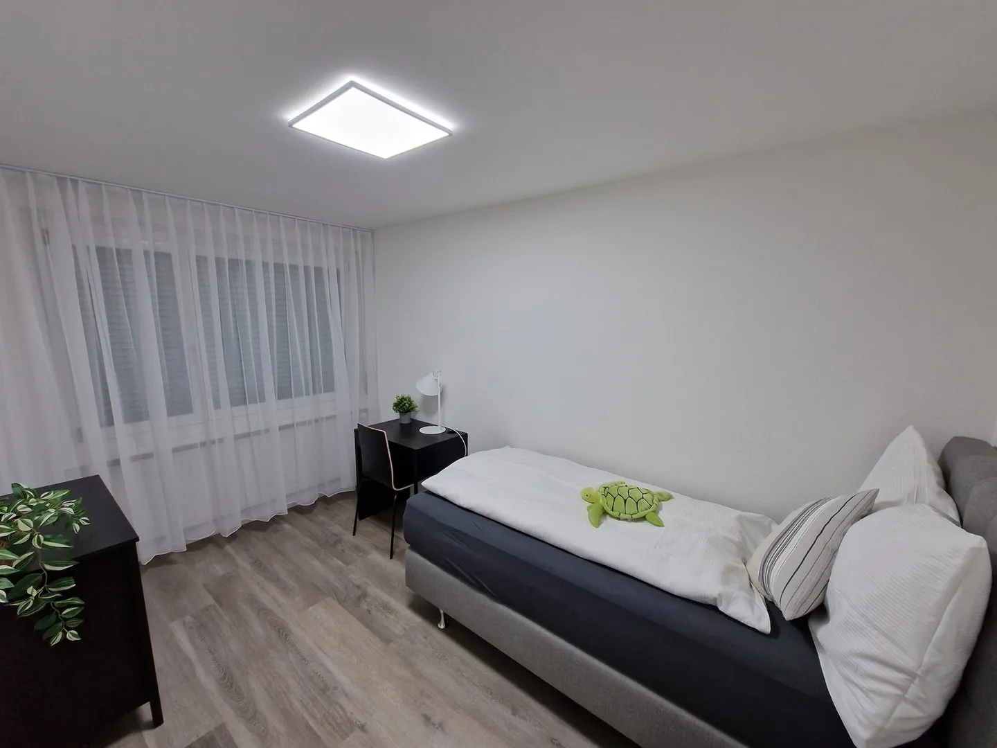 Furnished business rooms, contractor rooms (Attention: shared kitchen and bathroom) - Photo 1 of 13