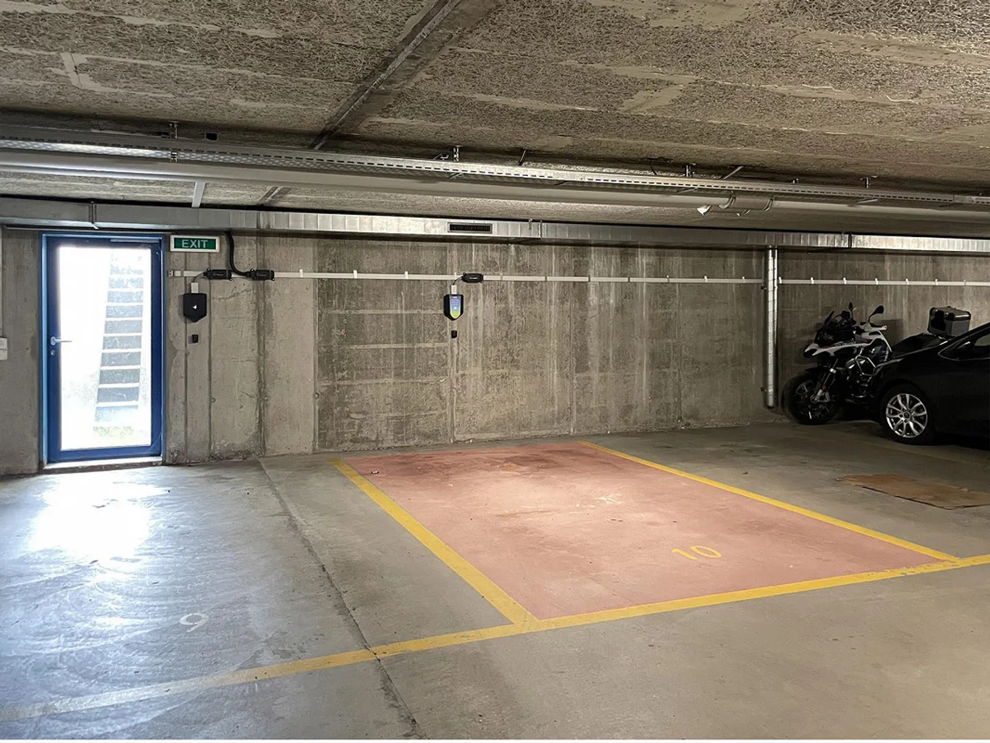 Underground parking space in a closed garage - Photo 1 of 4