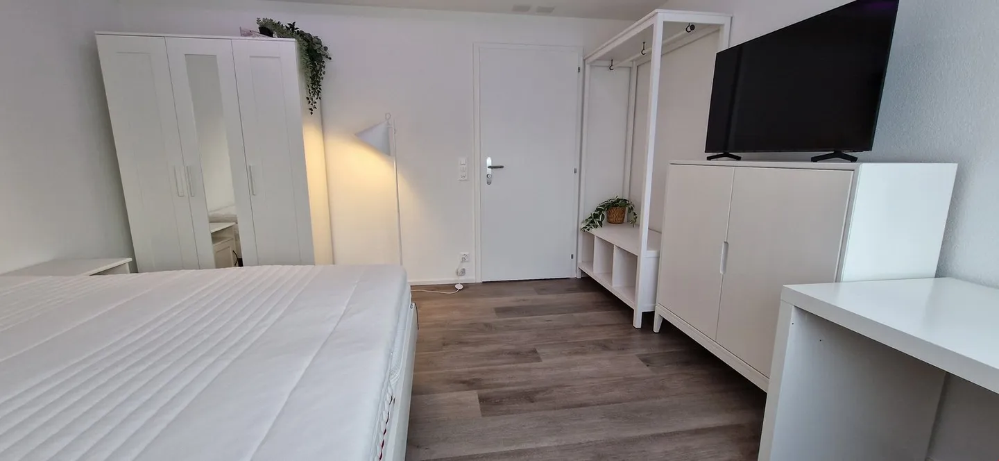 Furnished business rooms, contractor rooms (Attention: shared kitchen and bathroom) - Photo 2 of 13