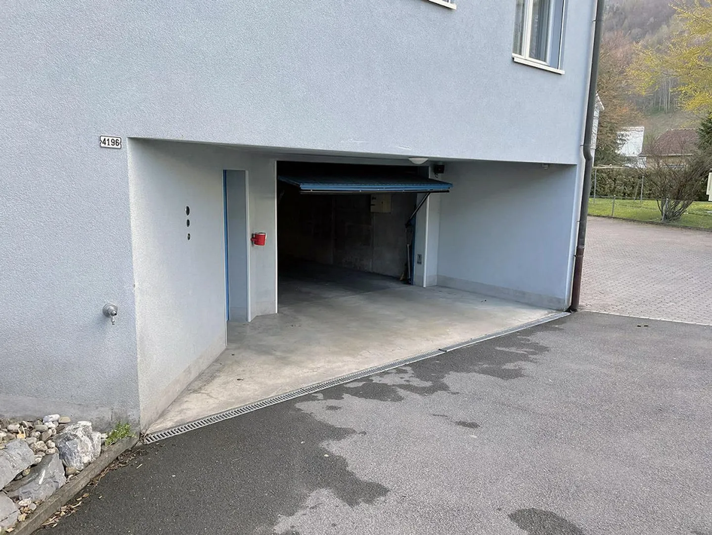 Underground parking space in a closed garage - Photo 4 of 4