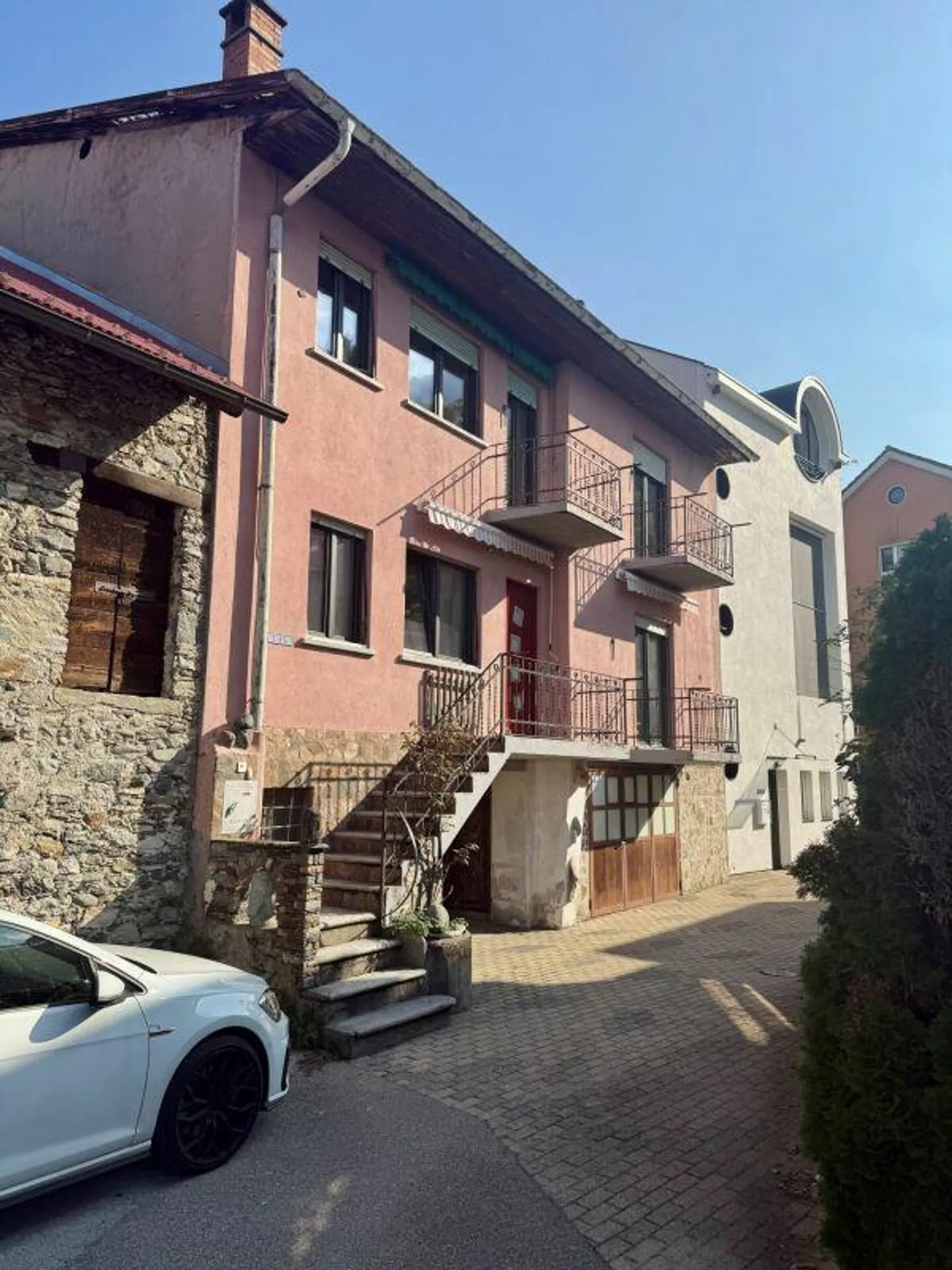 Bifamililare Giubiasco in zona strategica - Foto 1 di 13