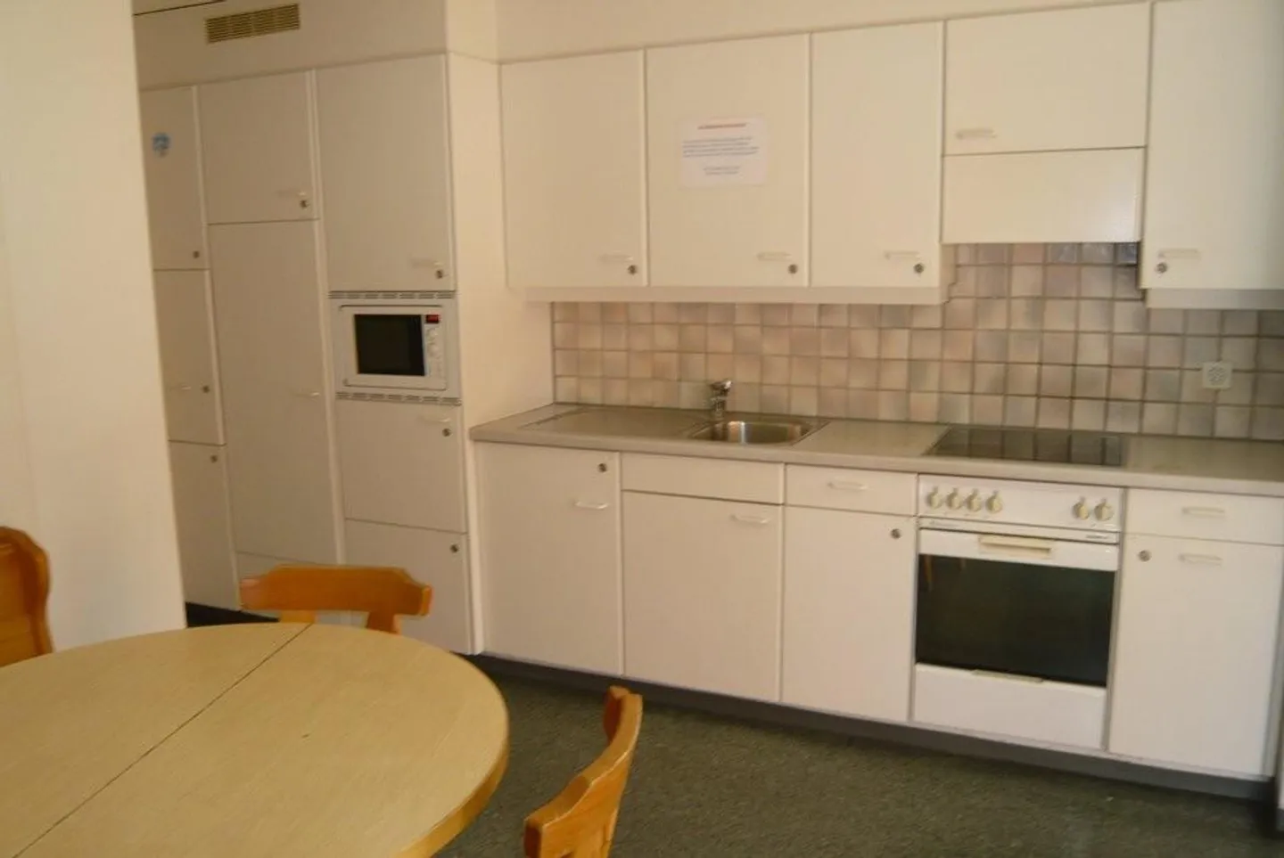 RENT WITHOUT DEPOSIT - Furnished Room Near Airport, FOR WOMEN ONLY - Photo 4 of 4