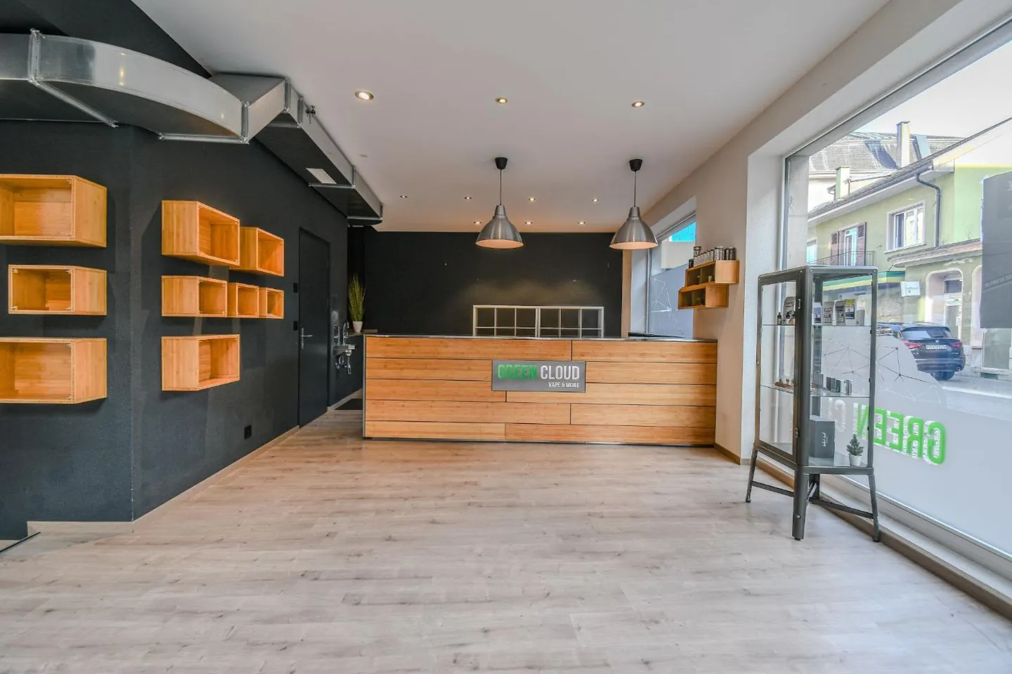 Espace Commercial Spacieux - Photo 2 sur 9