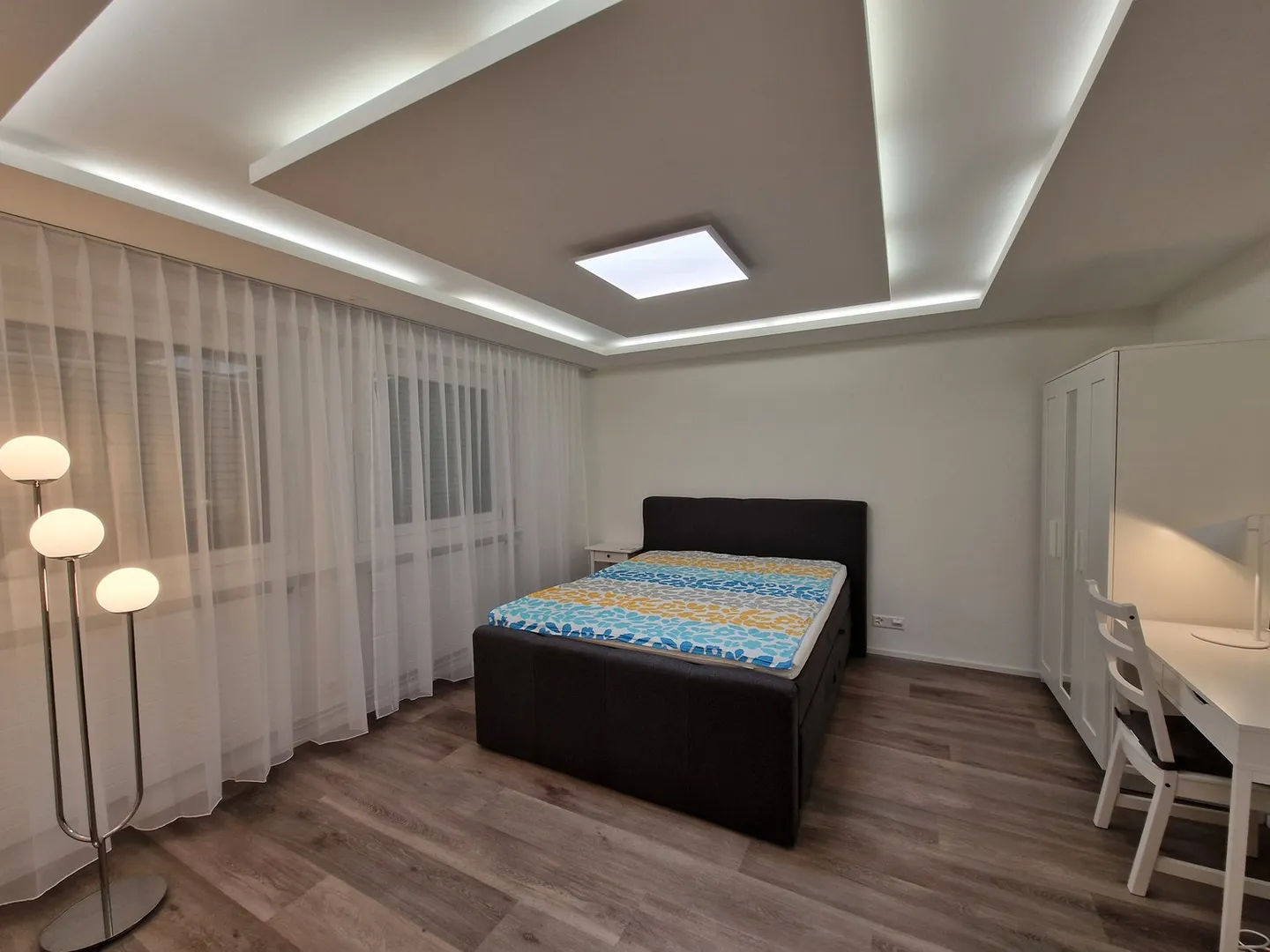 Furnished business rooms, contractor rooms (Attention: shared kitchen and bathroom) - Photo 4 of 13