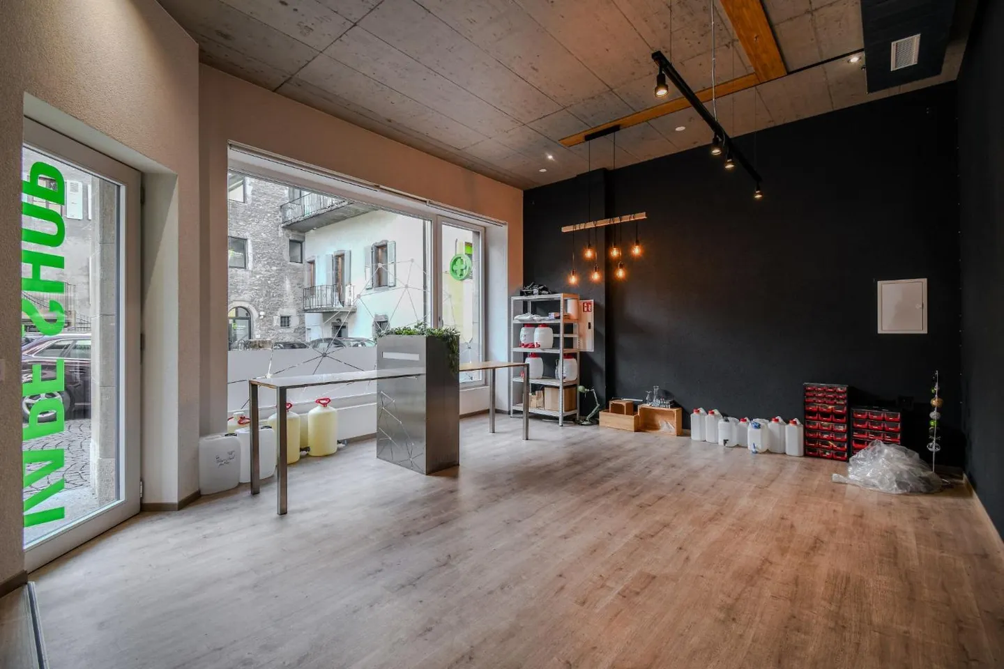 Espace Commercial Spacieux - Photo 4 sur 9