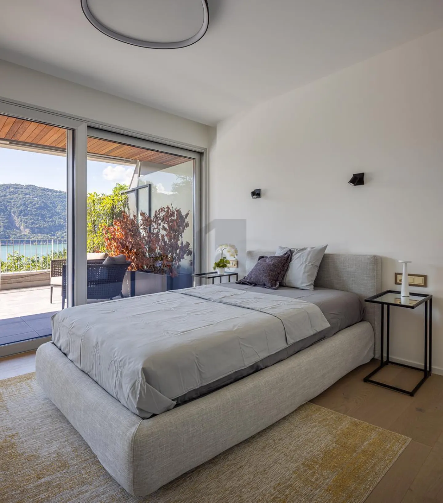 ELEGANT UND MODERN MIT GROSSER TERRASSE - Foto 2 von 6