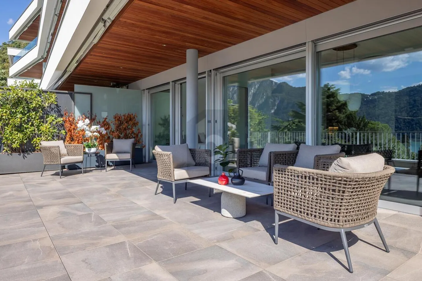 ELEGANT UND MODERN MIT GROSSER TERRASSE - Foto 3 von 6