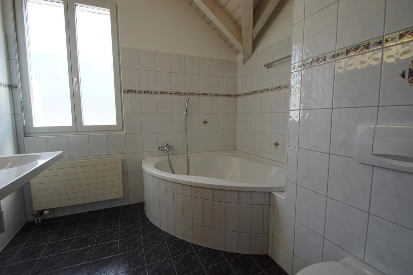grosszügige 4.5 Zimmer-Wohnung mit Terrasse - Foto 5 von 13