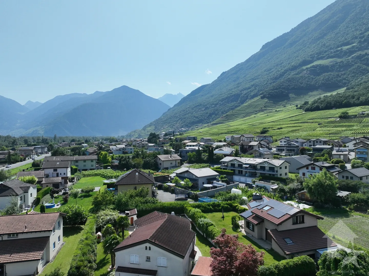 Commercial space for sale in the center of Fully - Photo 2 of 3