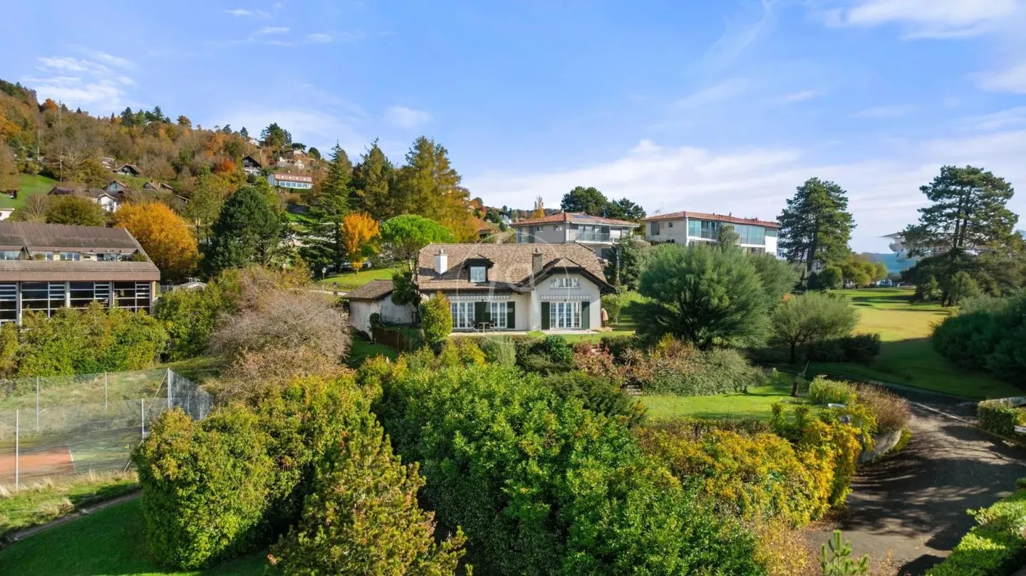 Very beautiful villa with panoramic view in Grandvaux - Photo 2 of 13