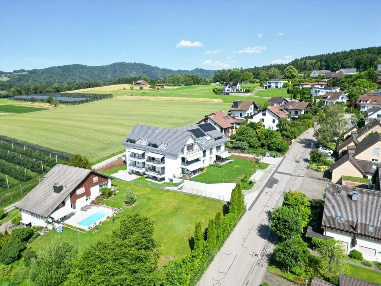 Unverbaubare Sicht in die Landwirtschaftszone und den Uetliberg garantiert! - Foto 11 di 12