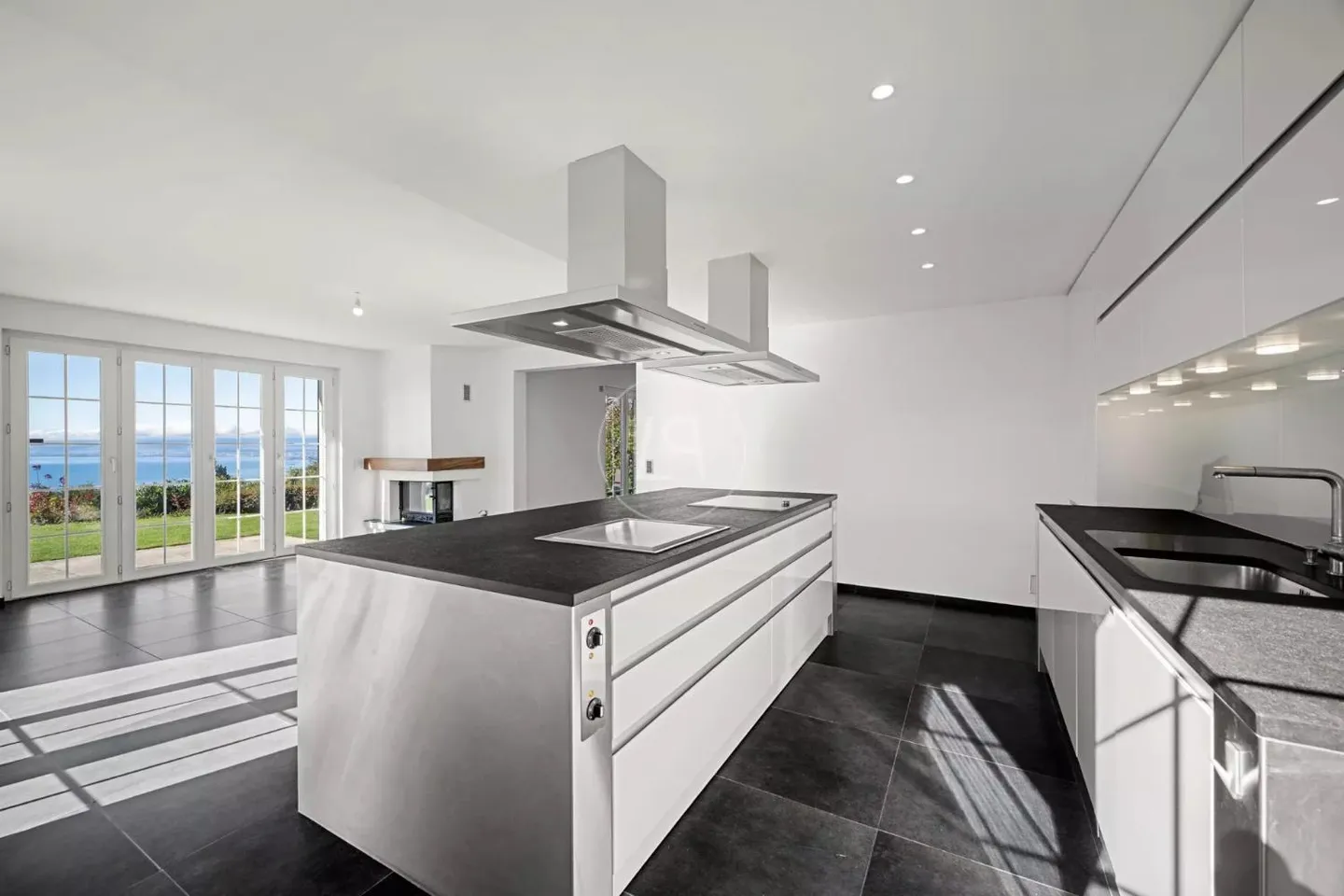Very beautiful villa with panoramic view in Grandvaux - Photo 8 of 13