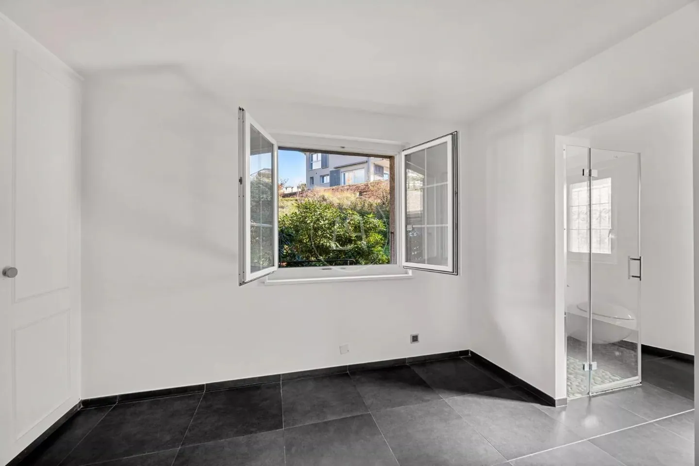 Very beautiful villa with panoramic view in Grandvaux - Photo 11 of 13
