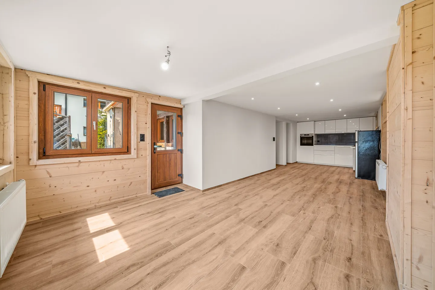Ertragschalet - 3 unabhängige Wohnungen teilweise zu renovieren mit Panoramablick & starkem Vermietungspotenzial - Foto 5 von 25