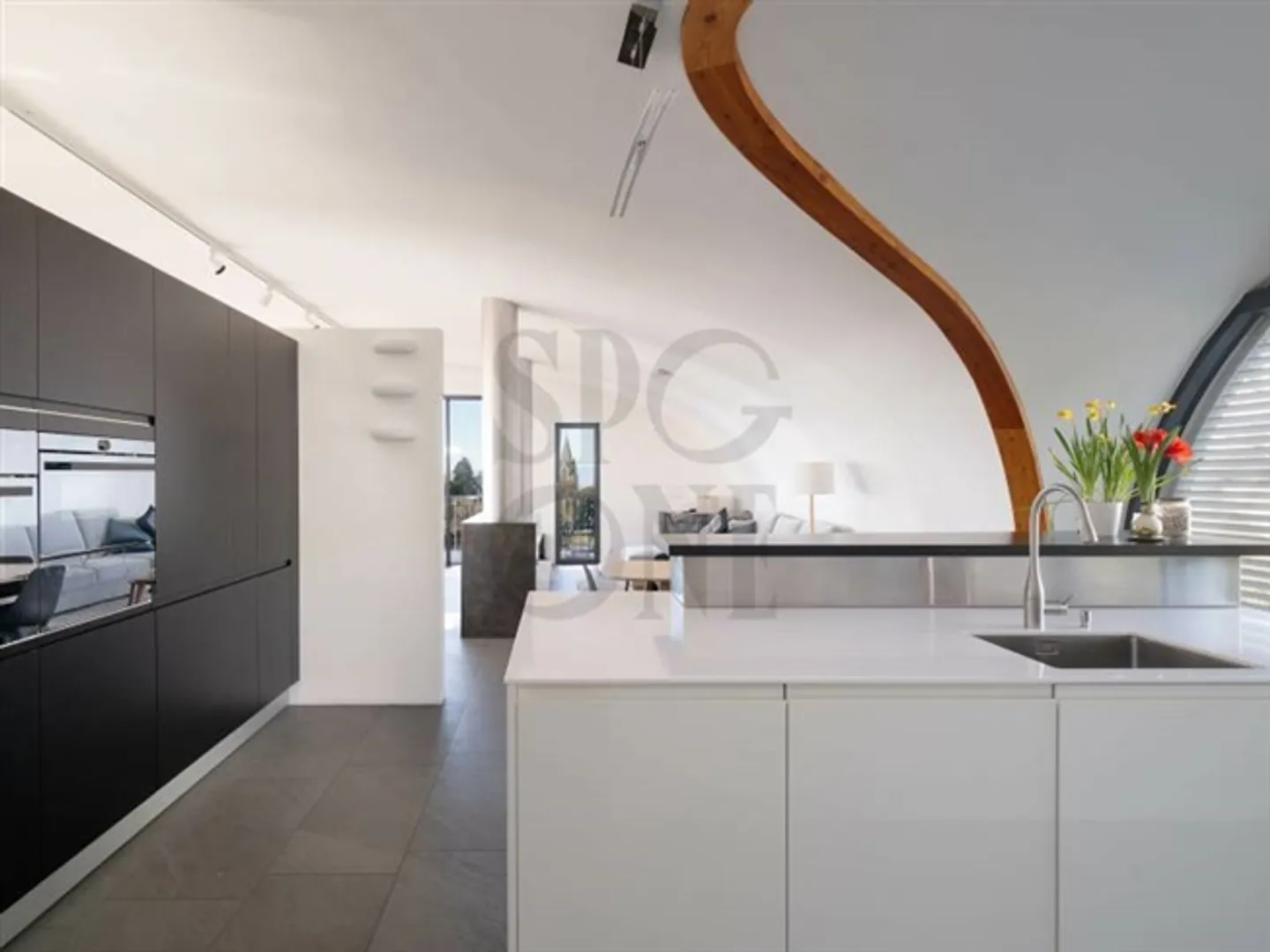 Attico lussuoso con 6,5 camere e vista spettacolare - Foto 3 di 11