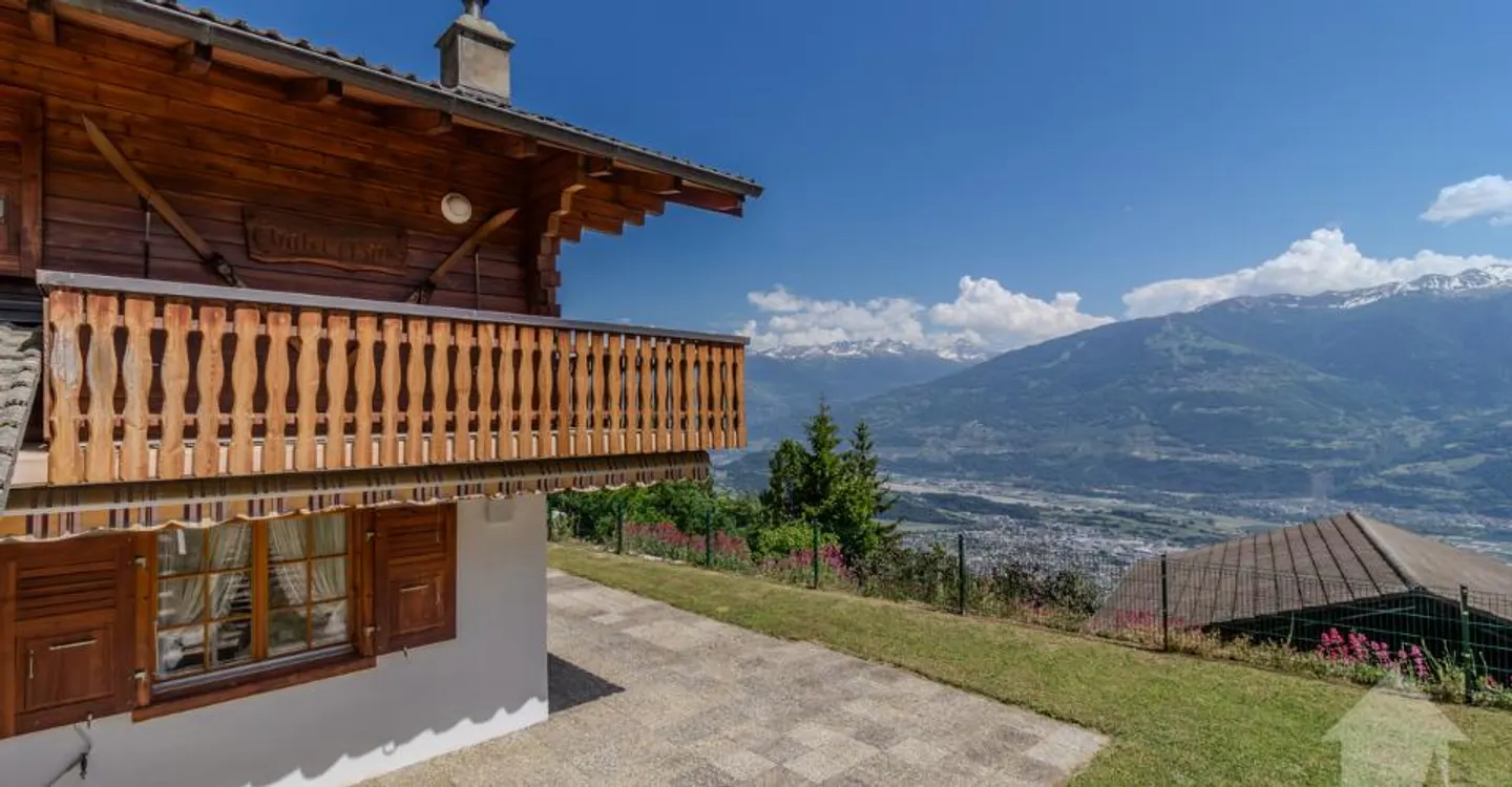 Charming Chalet with Alpine Views - Photo 3 of 11