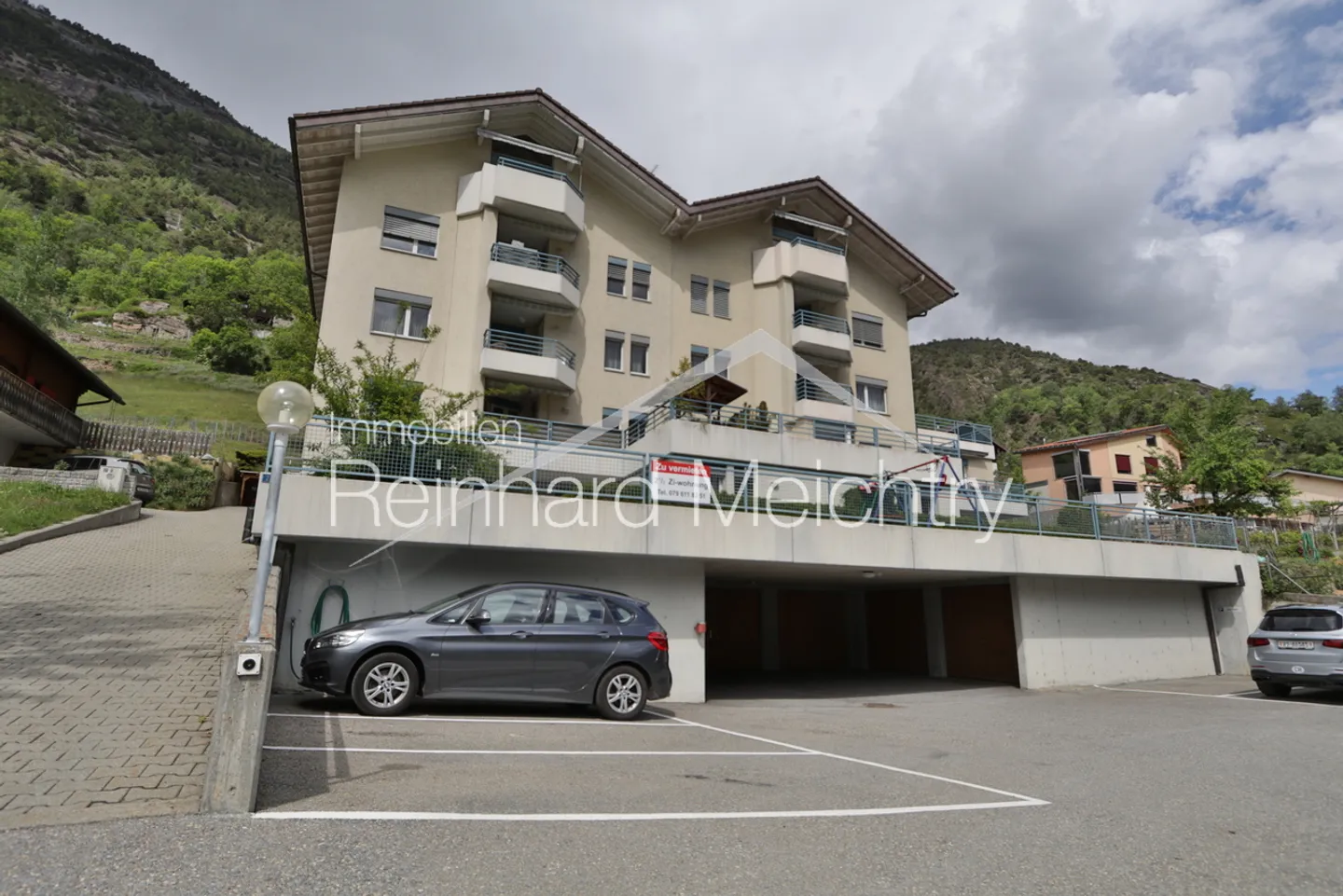 Appartement au rez-de-chaussée de 2,5 pièces avec coin salon confortable - Photo 1 sur 19