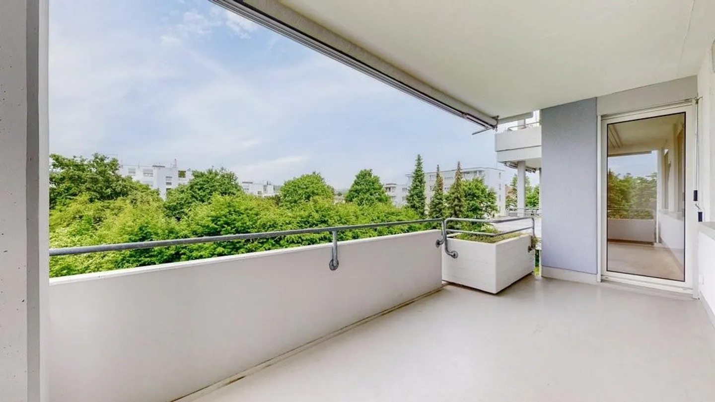 Appartement de 4,5 pièces récemment rénové - Photo 5 sur 9