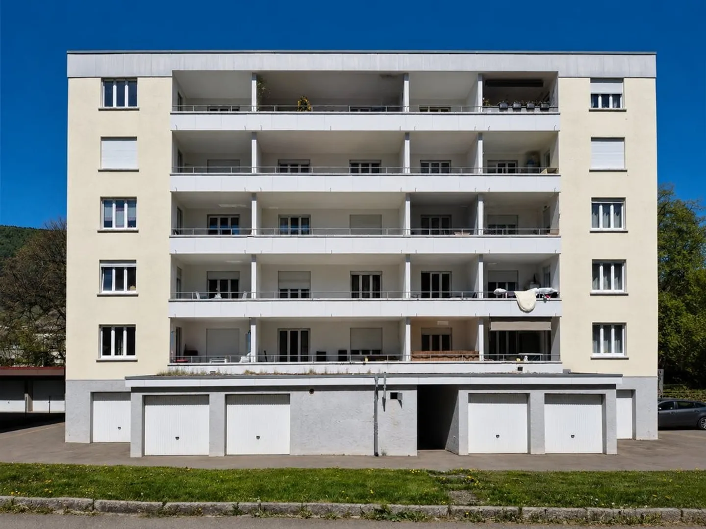 Apartment with 4.5 rooms for rent on the 1st floor in Malleray! - Photo 1 of 8