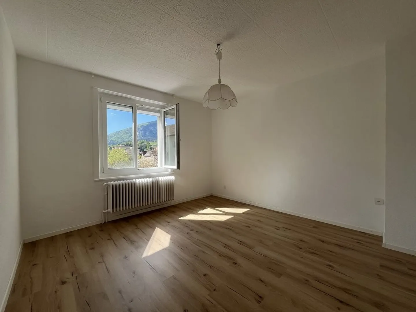 Apartment with 4.5 rooms for rent on the 1st floor in Malleray! - Photo 6 of 8