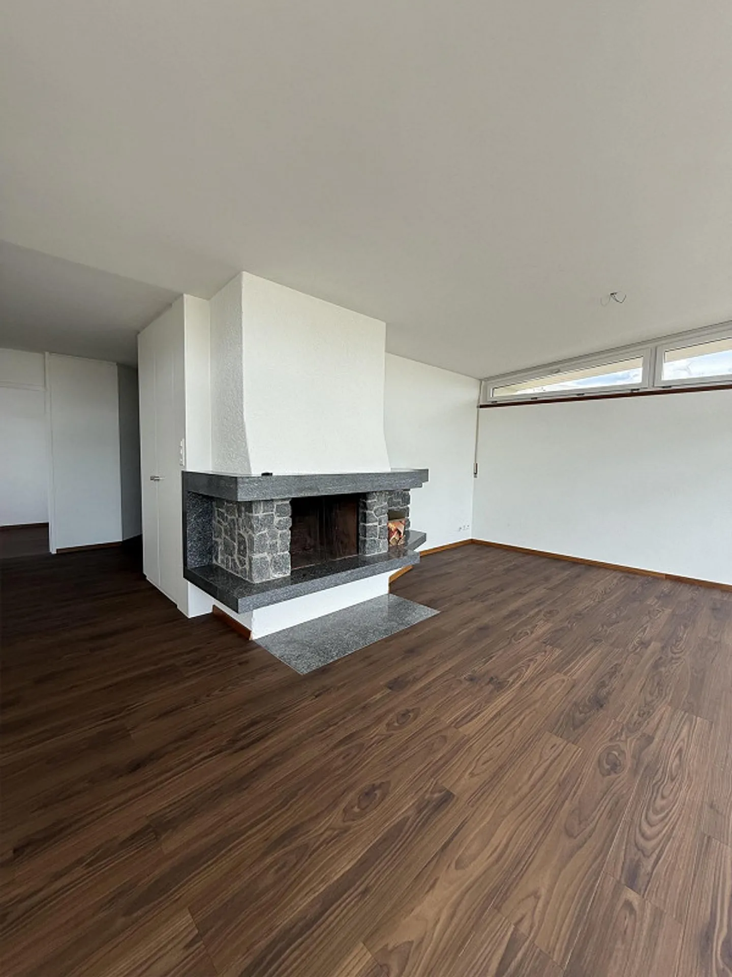 Appartement penthouse spacieux de 5,5 pièces au cœur de Kloten - Photo 4 sur 11