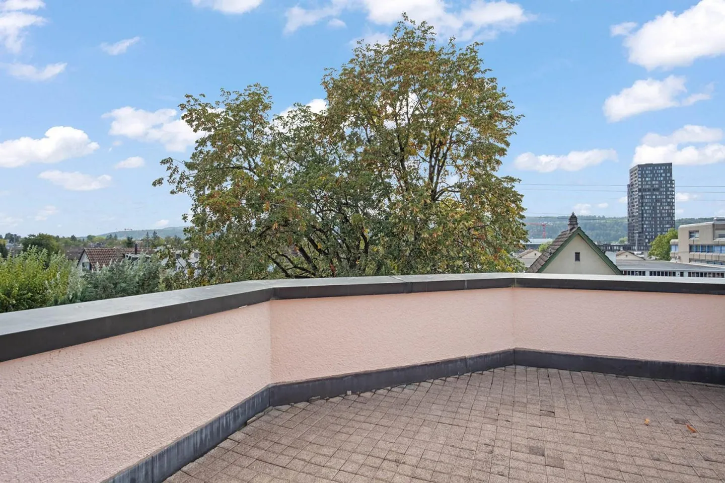 Sonnige Attikawohnung mit Terrassen - Foto 6 von 13