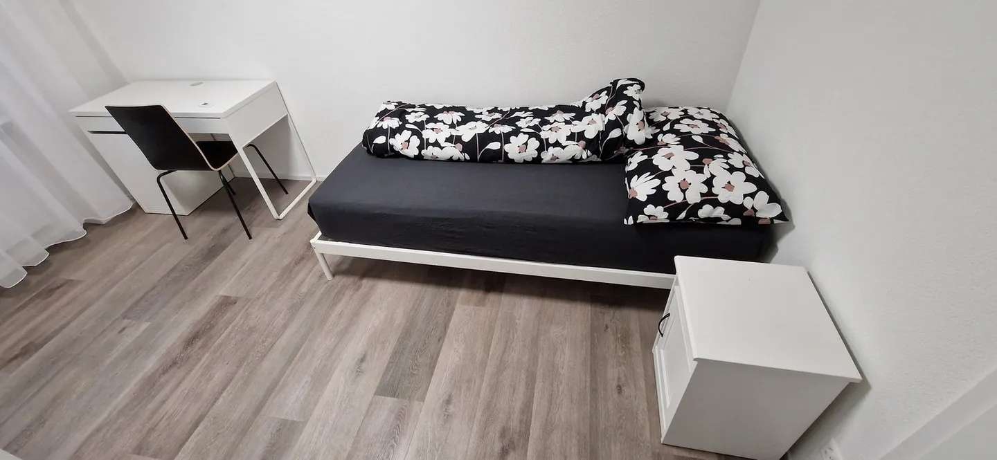 Furnished business rooms, contractor rooms (Attention: shared kitchen and bathroom) - Photo 12 of 13