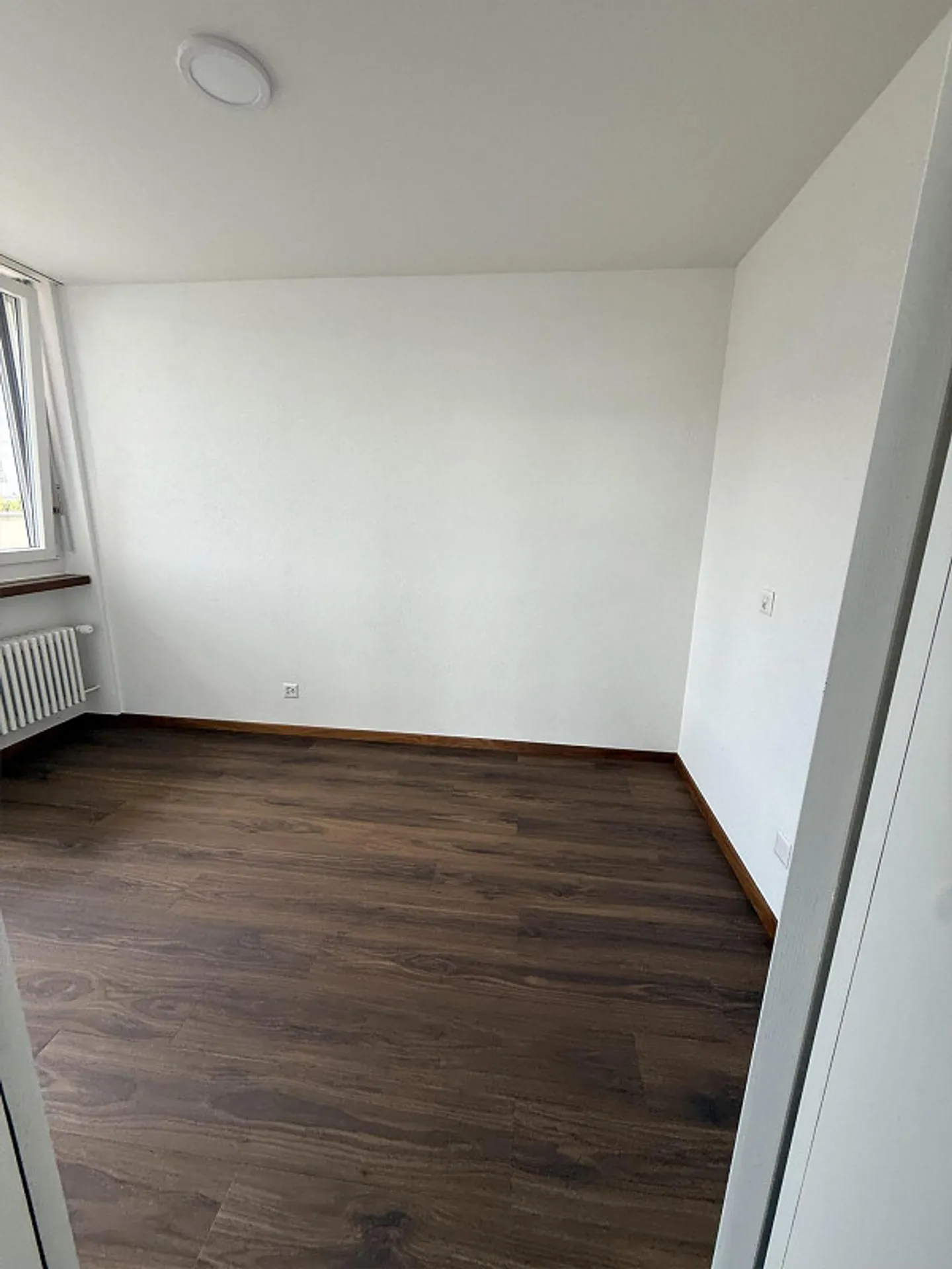 Appartement penthouse spacieux de 5,5 pièces au cœur de Kloten - Photo 5 sur 11