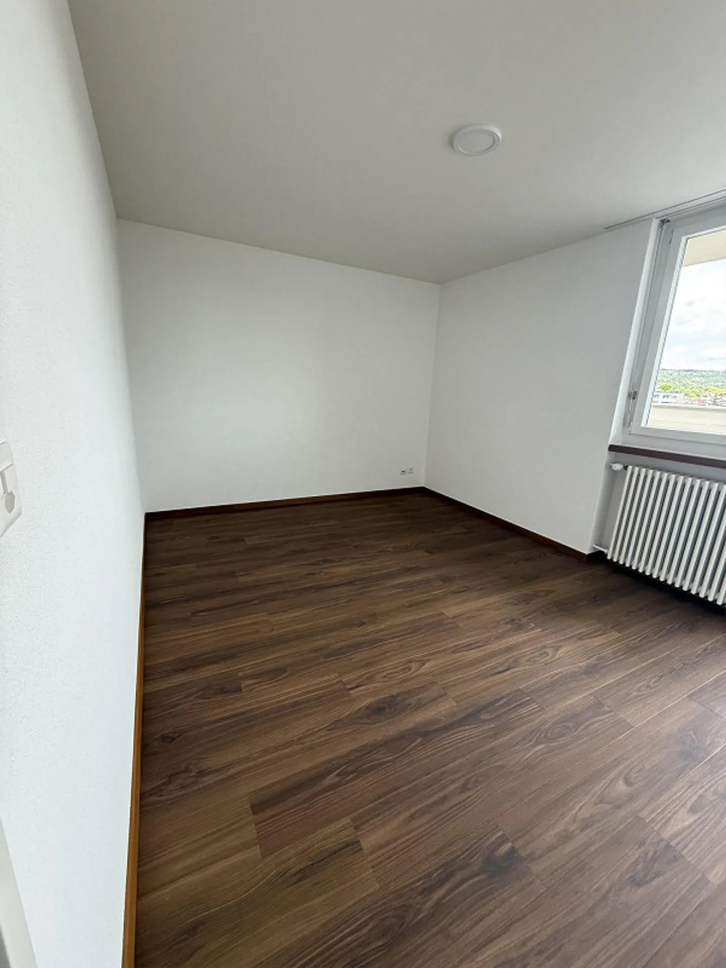 Appartement penthouse spacieux de 5,5 pièces au cœur de Kloten - Photo 8 sur 11
