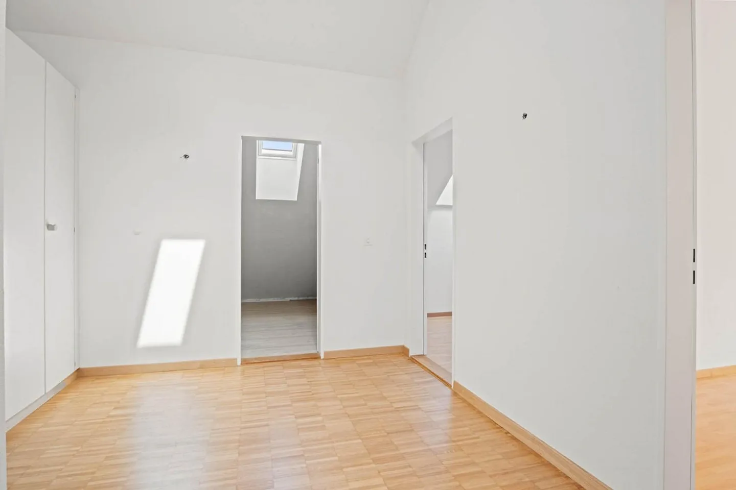 Sonnige Attikawohnung mit Terrassen - Foto 13 von 13