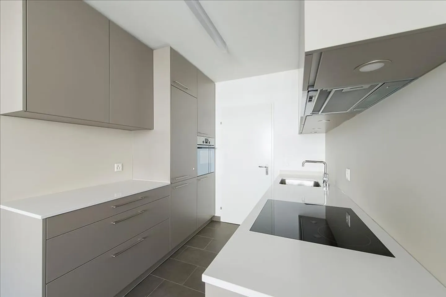 Vivere nel centro città con due balconi - Foto 3 di 9