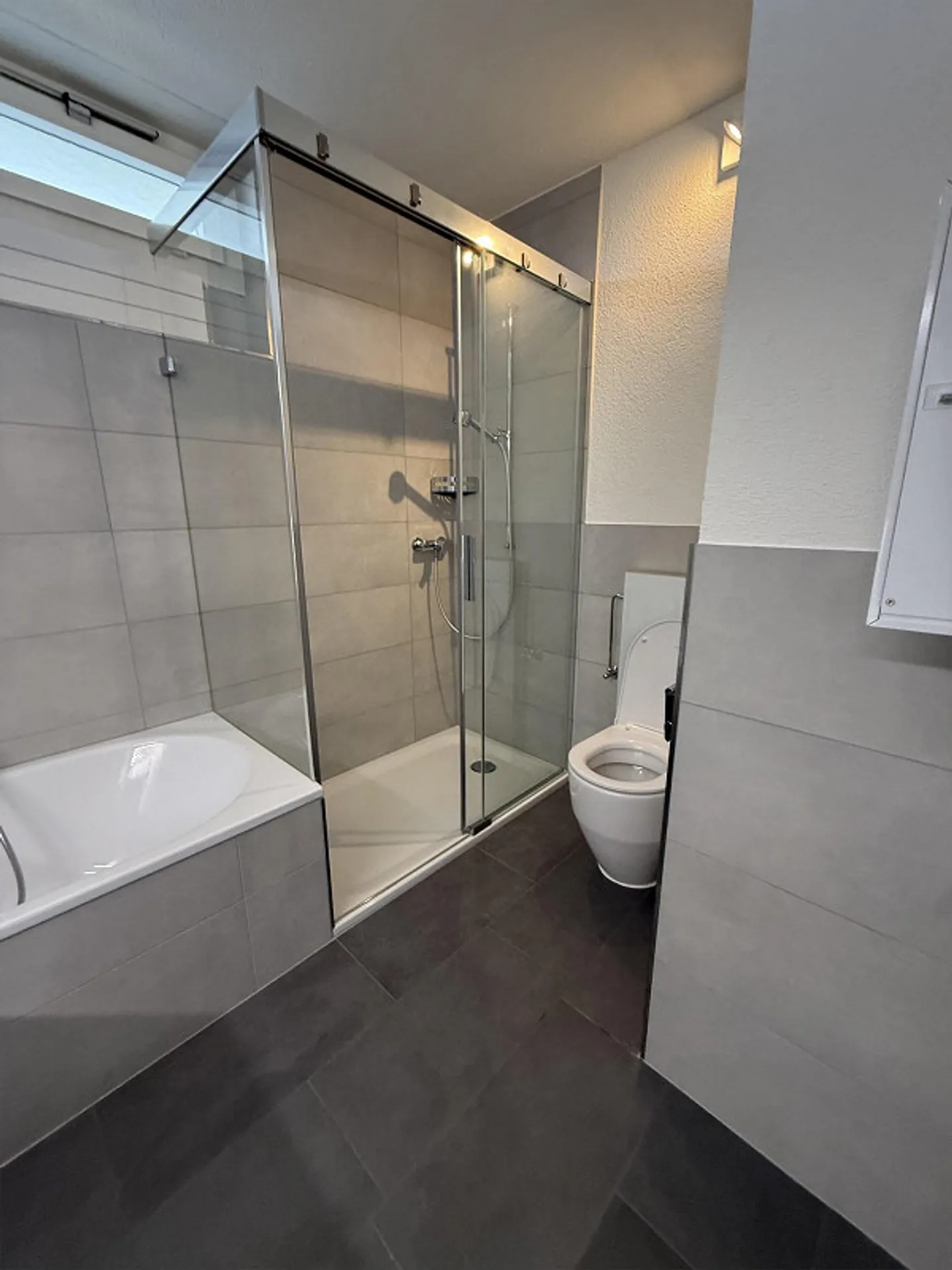 Appartement penthouse spacieux de 5,5 pièces au cœur de Kloten - Photo 6 sur 11