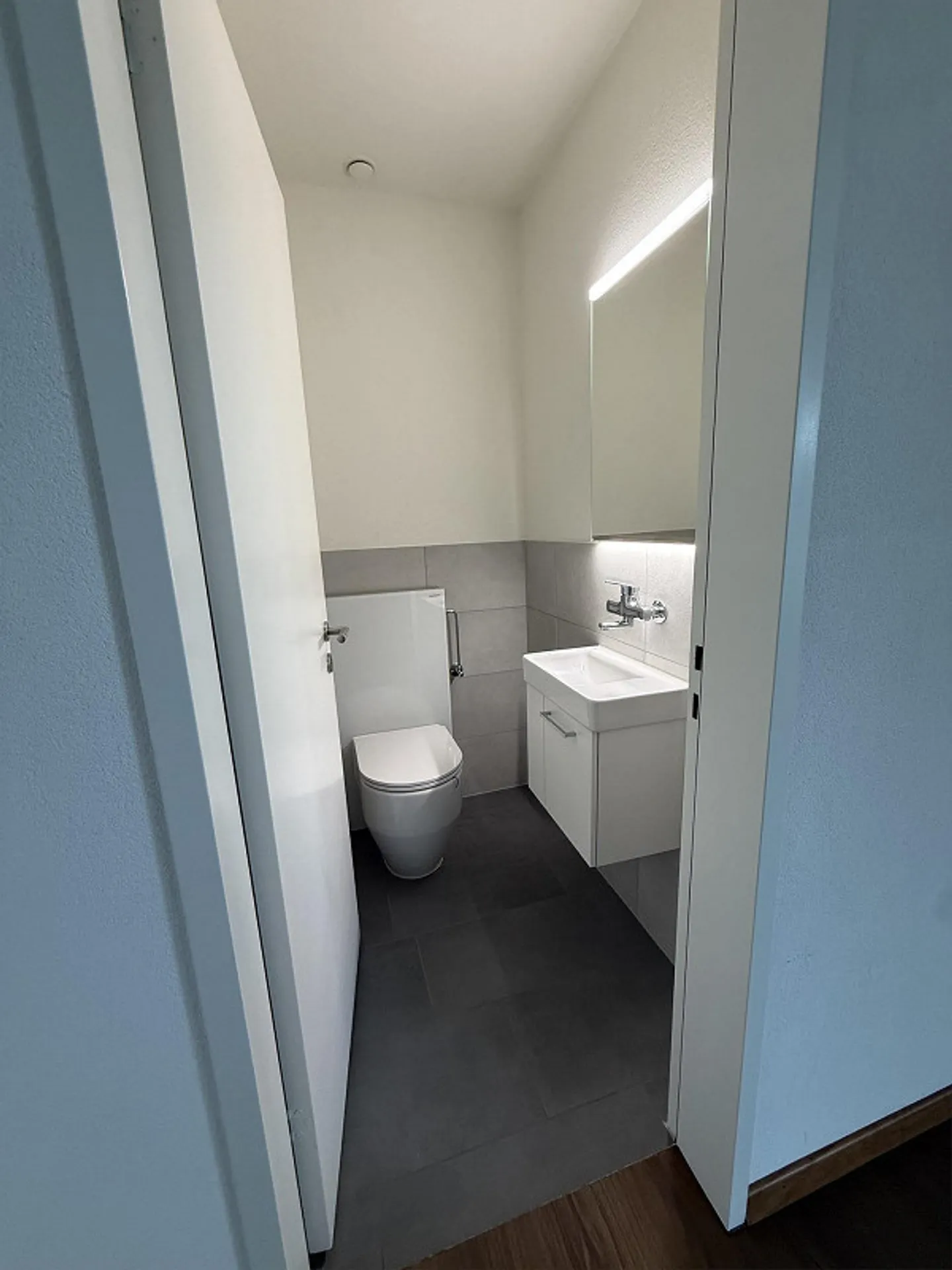 Appartement penthouse spacieux de 5,5 pièces au cœur de Kloten - Photo 7 sur 11