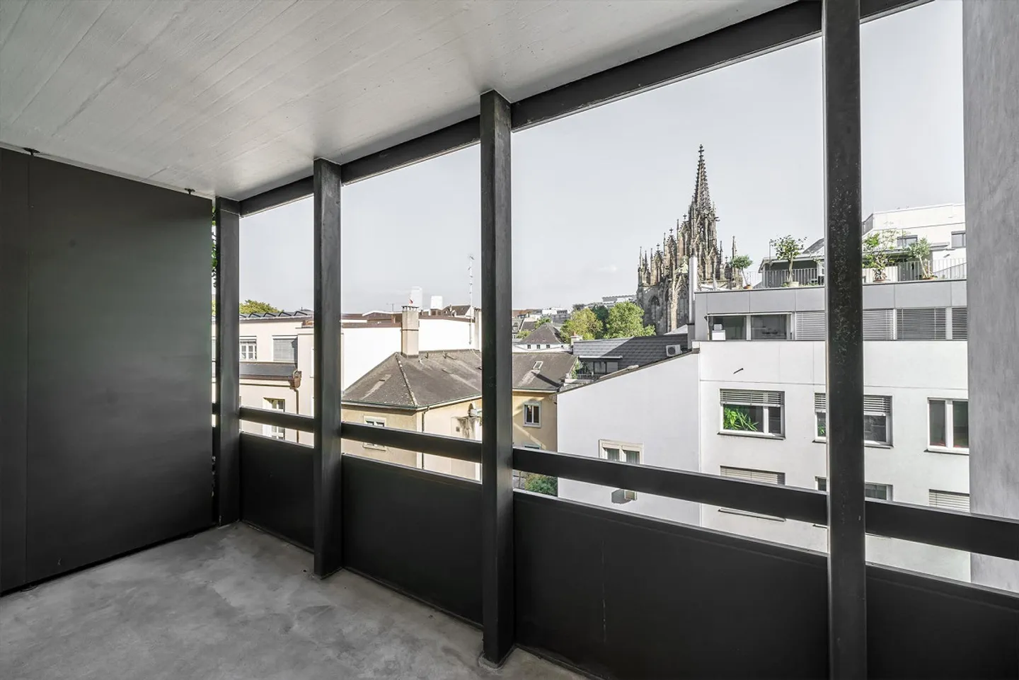 Vivere nel centro città con due balconi - Foto 8 di 9