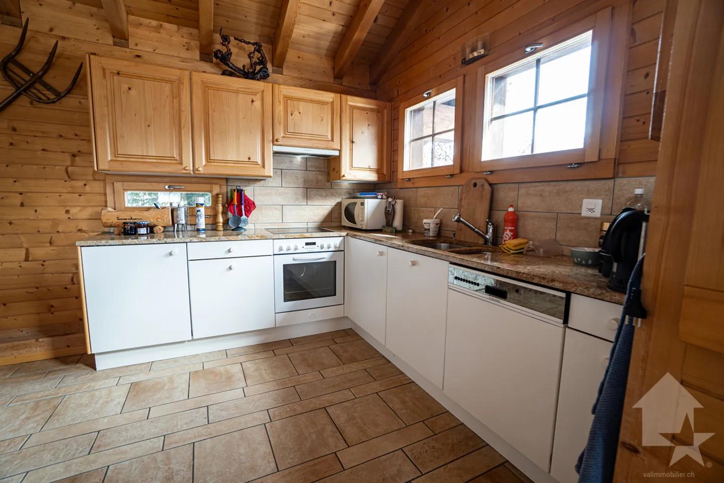 Attractive duplex under the eaves near the slopes with breathtaking views - Photo 5 of 33