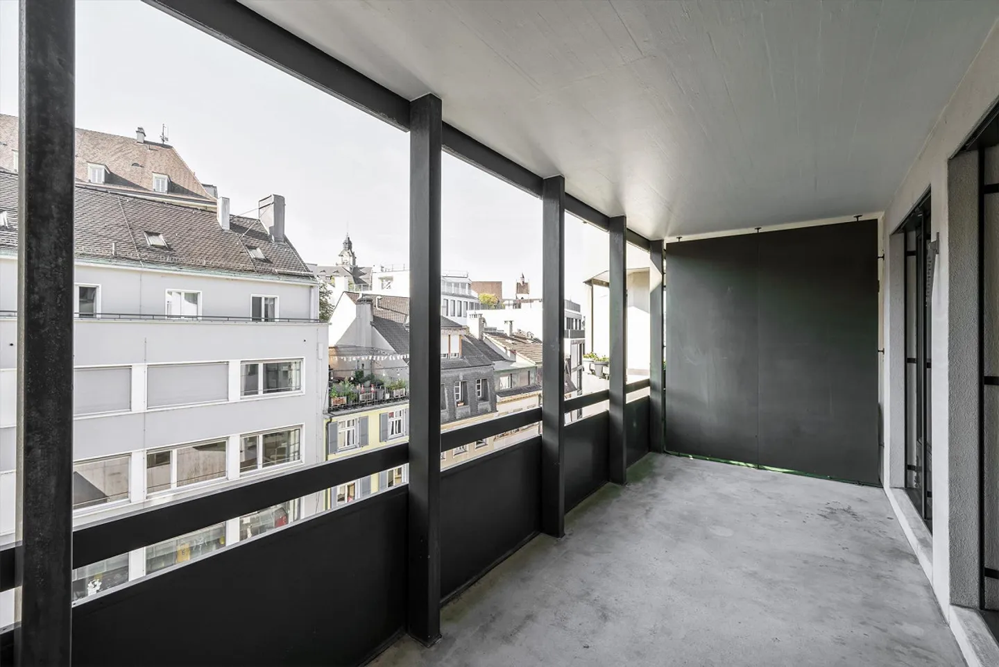 Vivere nel centro città con due balconi - Foto 7 di 9