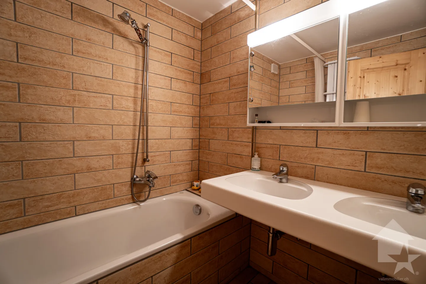 Attractive duplex under the eaves near the slopes with breathtaking views - Photo 21 of 33