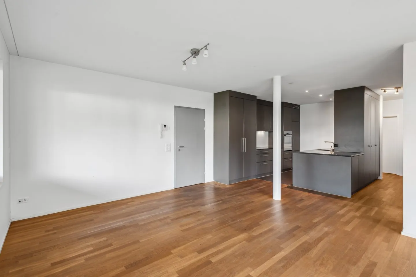 La tua nuova casa a Rüschlikon; Appartamento elegante con giardino in una posizione privilegiata - Foto 2 di 9