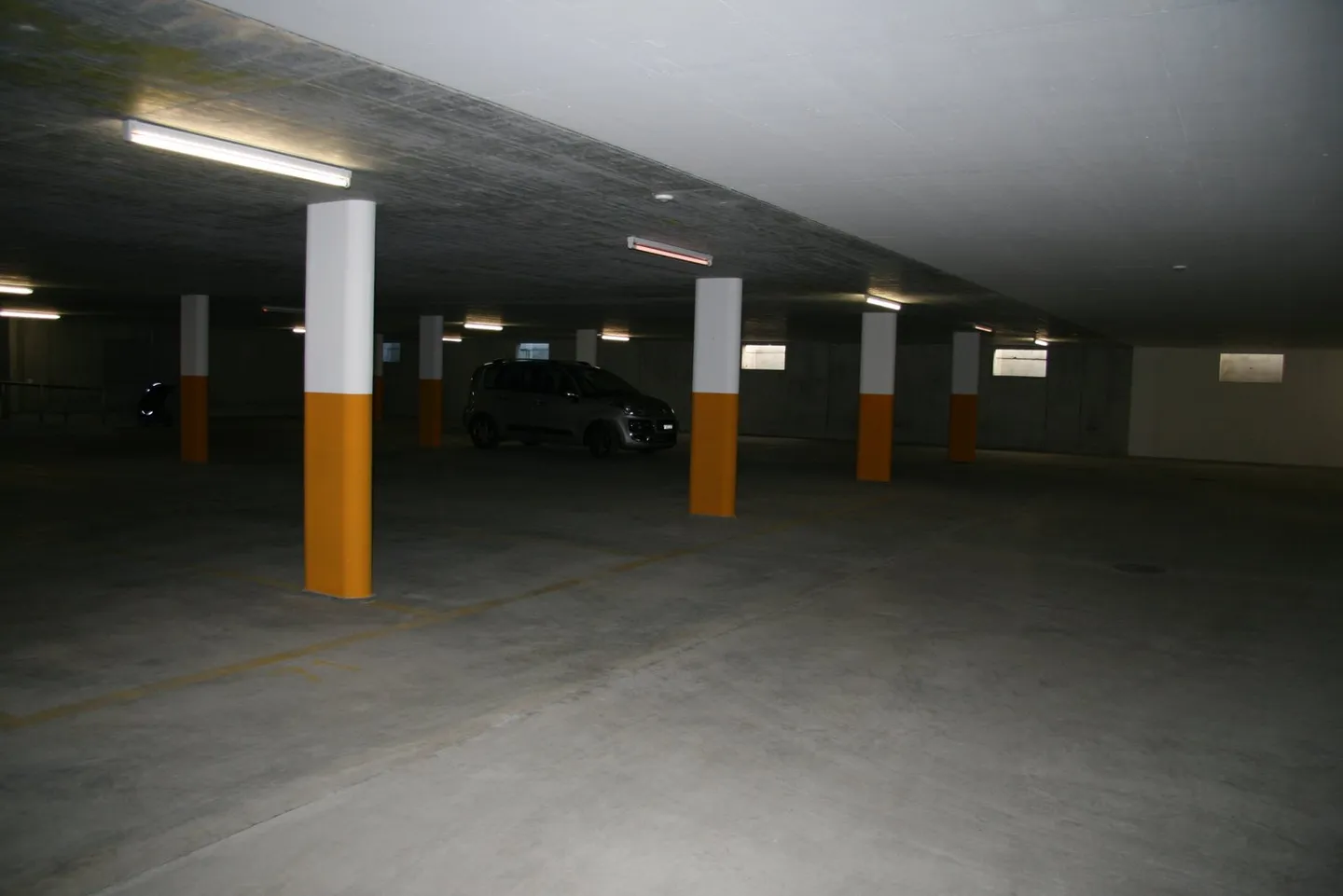 Parking space Autohaus Ascona few steps from Manor and Maggia riverbank - Photo 2 of 2