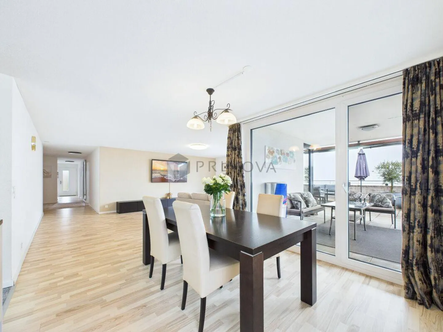 Here lives the view - Spacious 5.5 room terrace house on the south slope - Photo 1 of 13