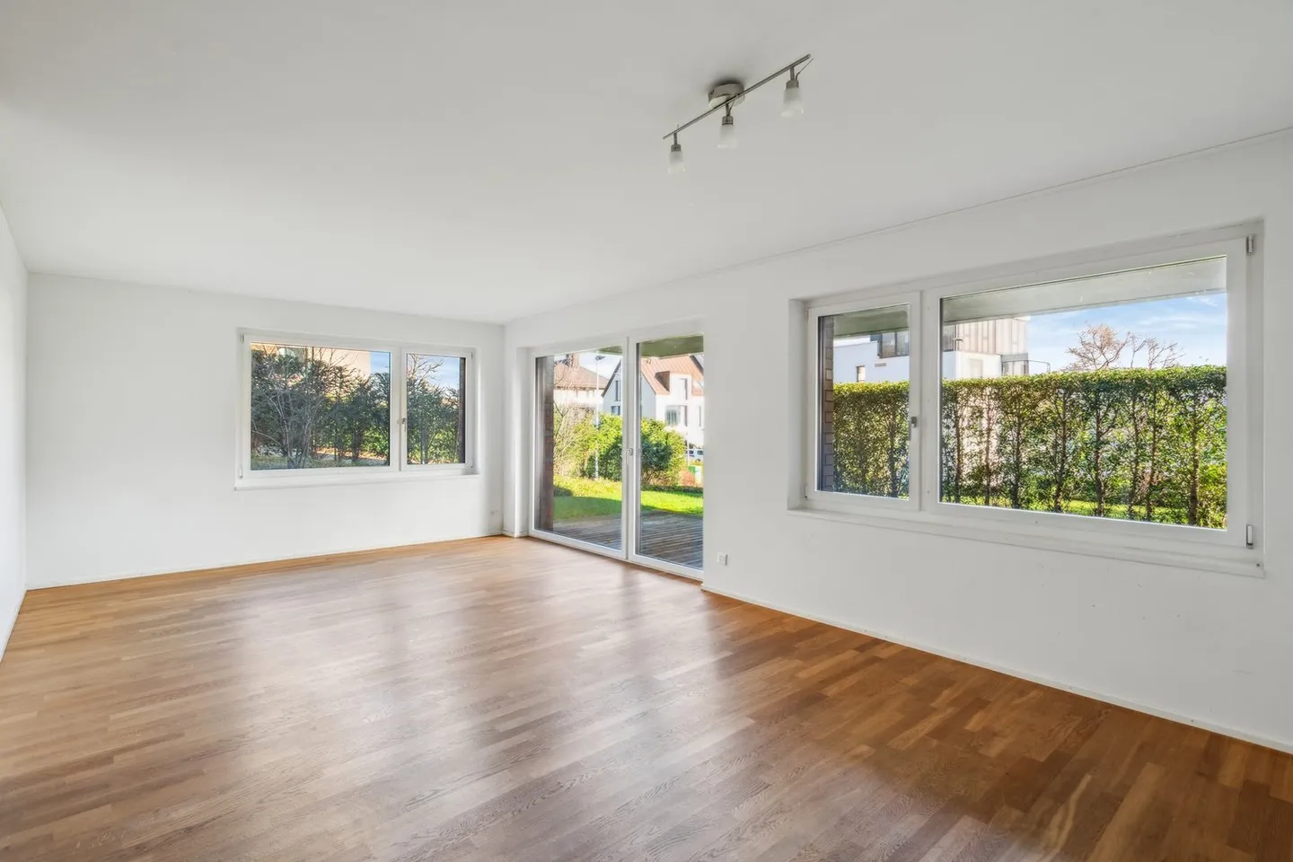 La tua nuova casa a Rüschlikon; Appartamento elegante con giardino in una posizione privilegiata - Foto 3 di 9