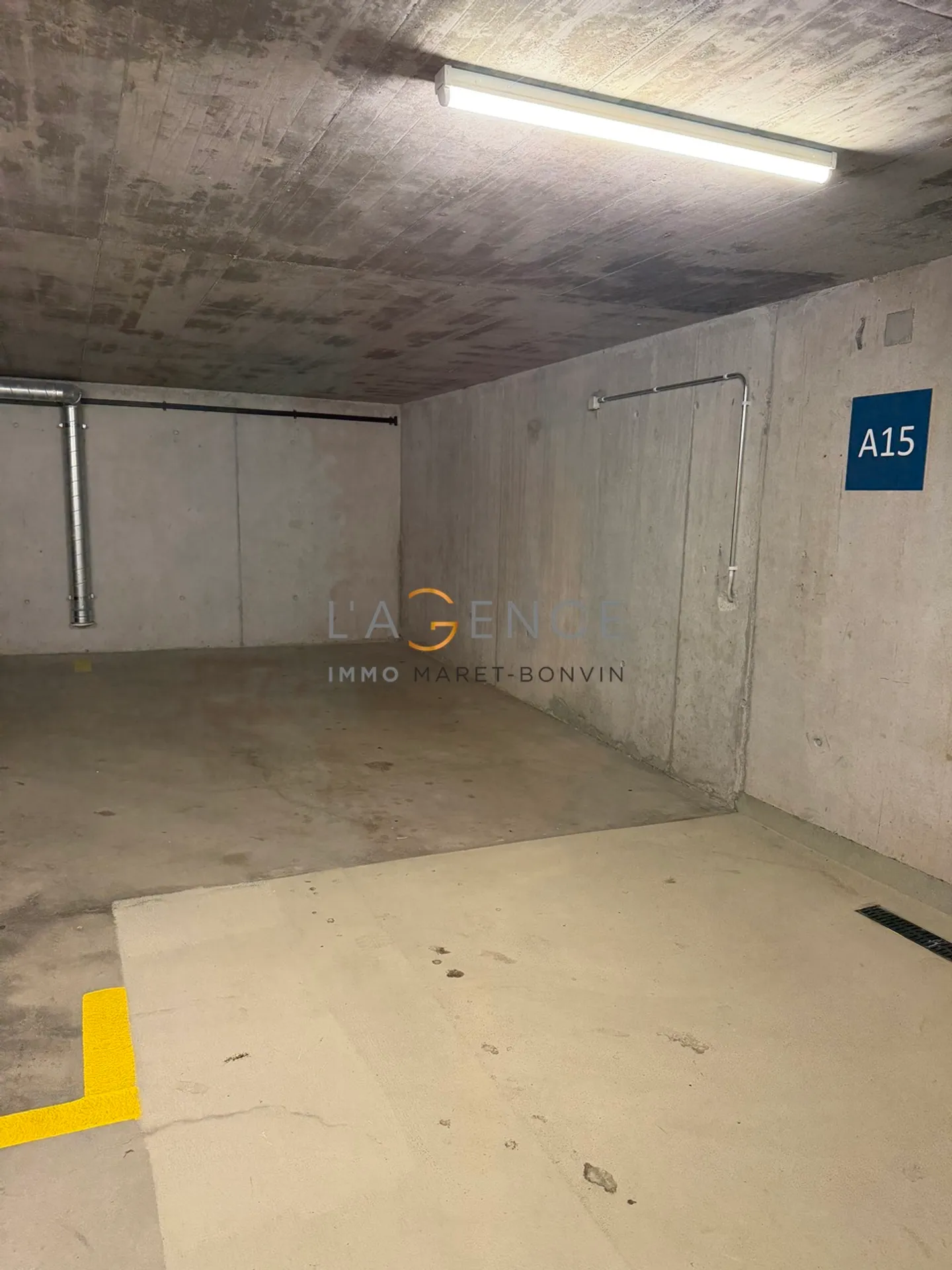Large Parking Lot in Sion - Modern Underground Parking - Photo 3 of 3
