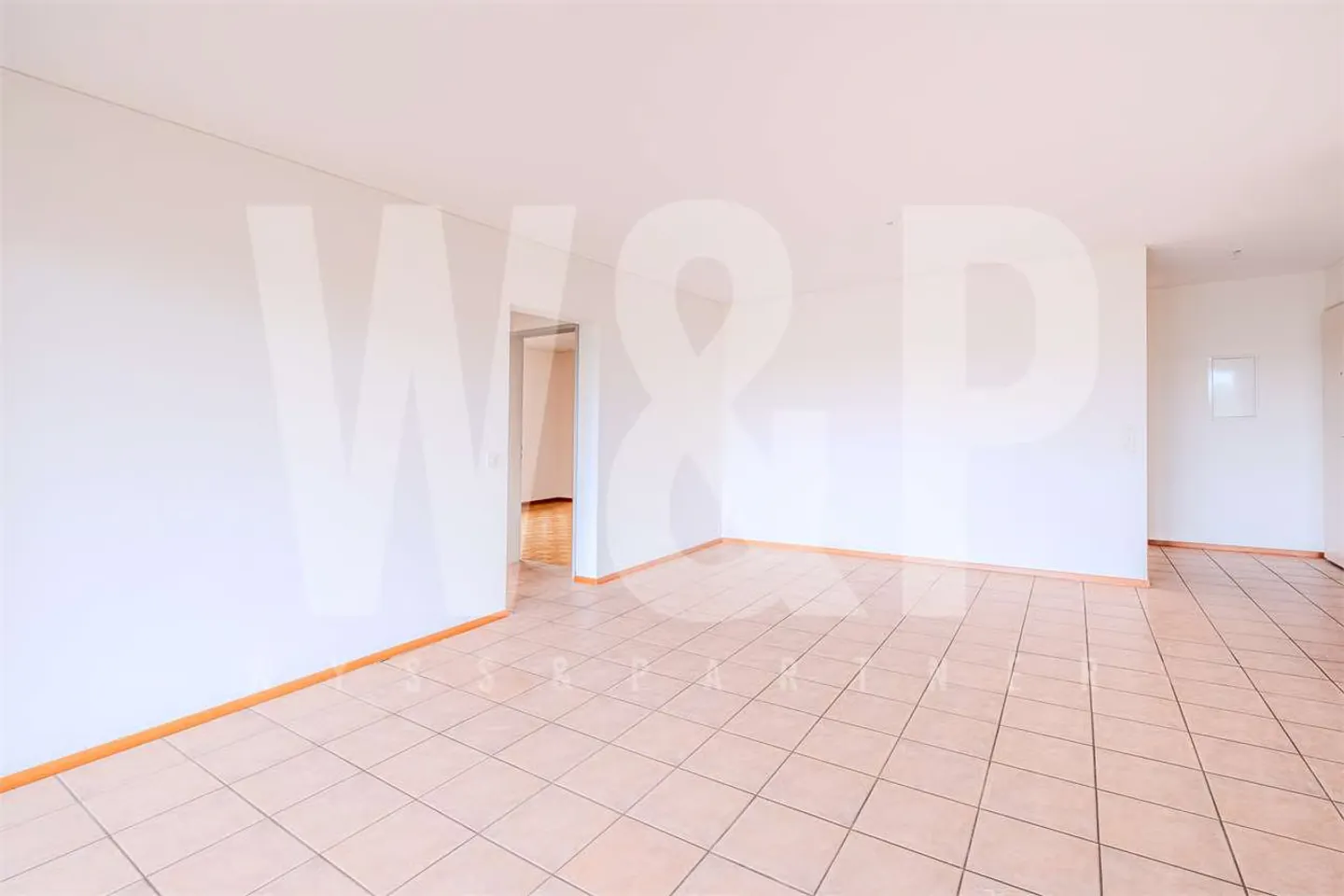 Geräumige 5.5 Zimmer mit Terrasse in der Nähe von Lugano - bis zu 3 kostenlose Monatsmieten - Foto 1 von 13