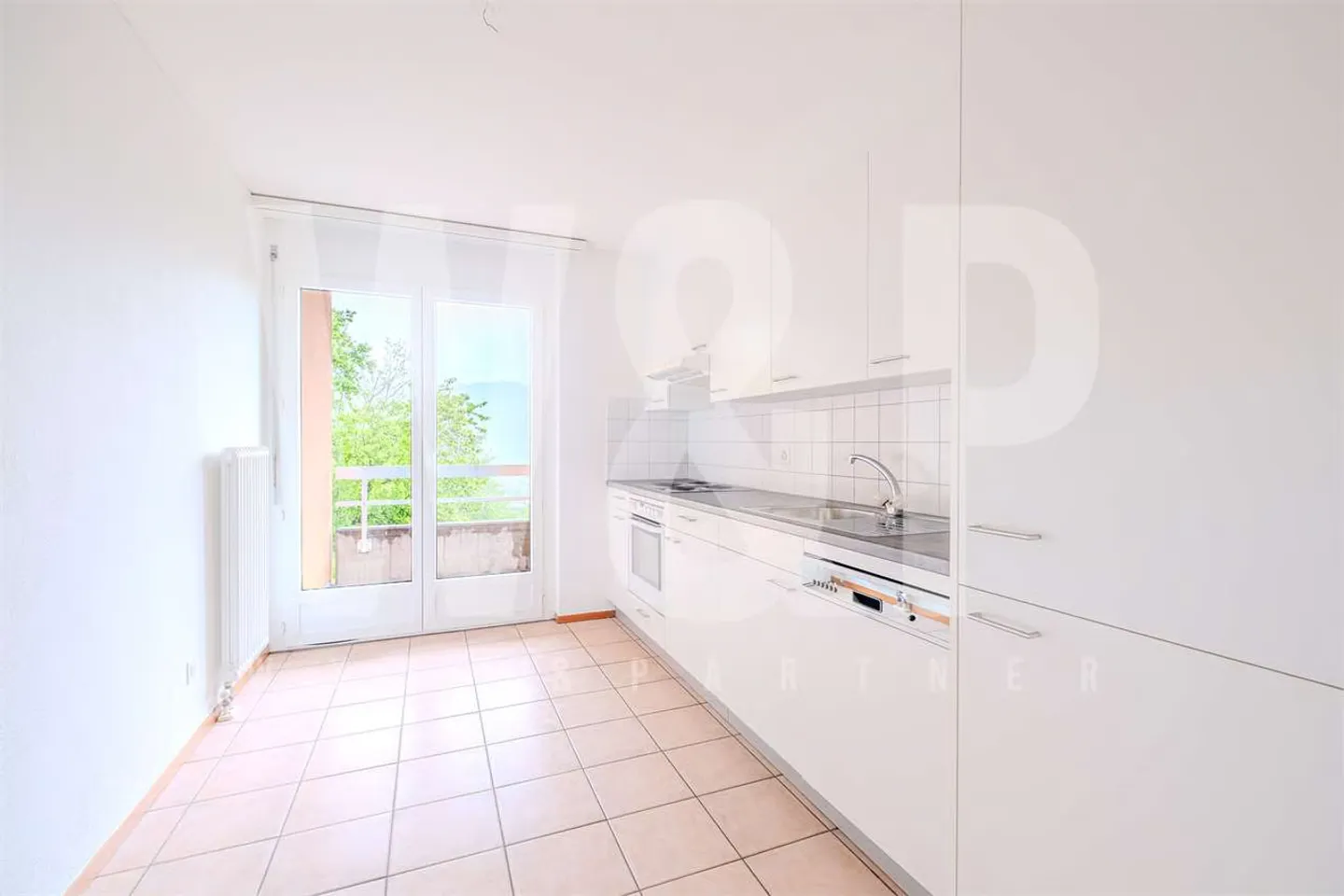 Geräumige 5.5 Zimmer mit Terrasse in der Nähe von Lugano - bis zu 3 kostenlose Monatsmieten - Foto 3 von 13