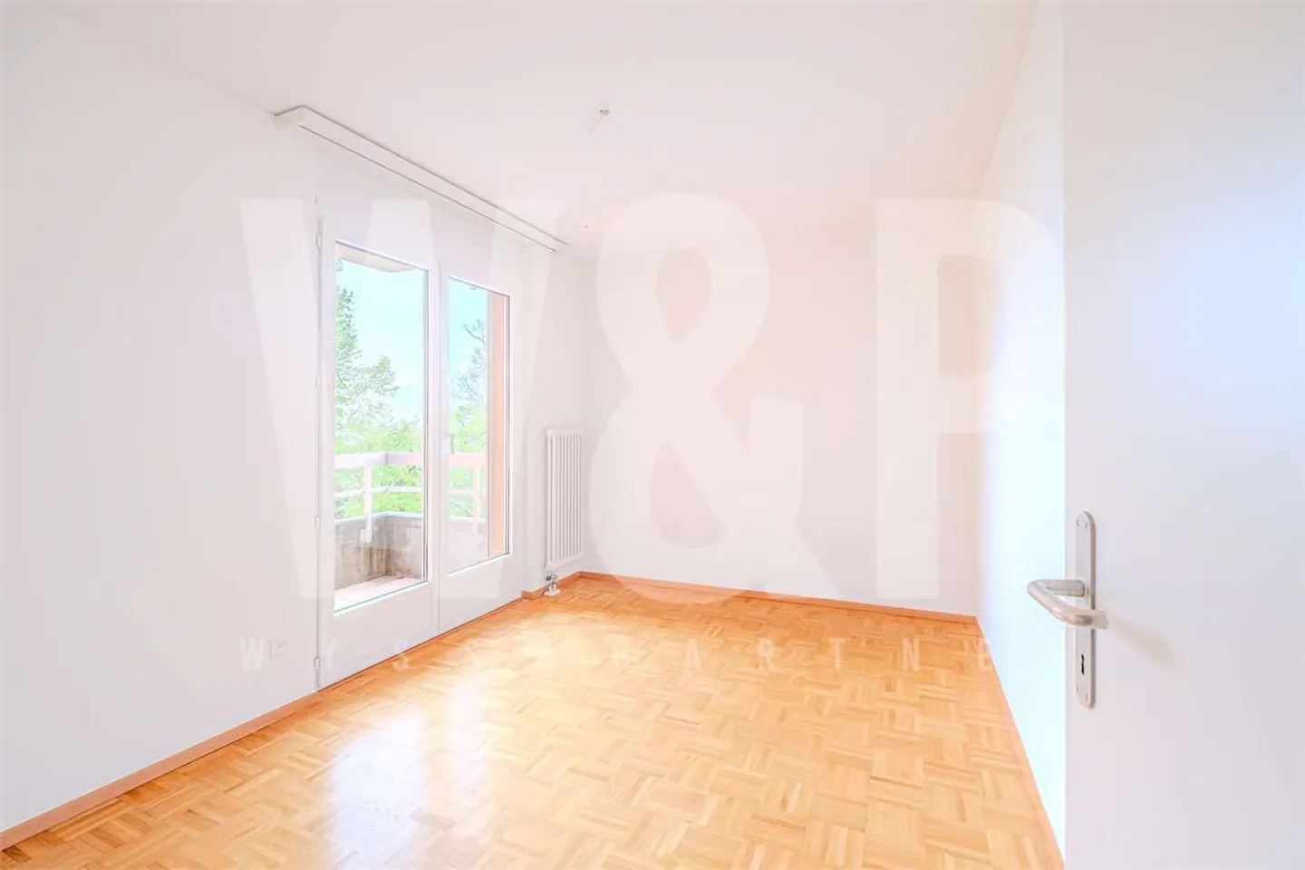 Geräumige 5.5 Zimmer mit Terrasse in der Nähe von Lugano - bis zu 3 kostenlose Monatsmieten - Foto 5 von 13
