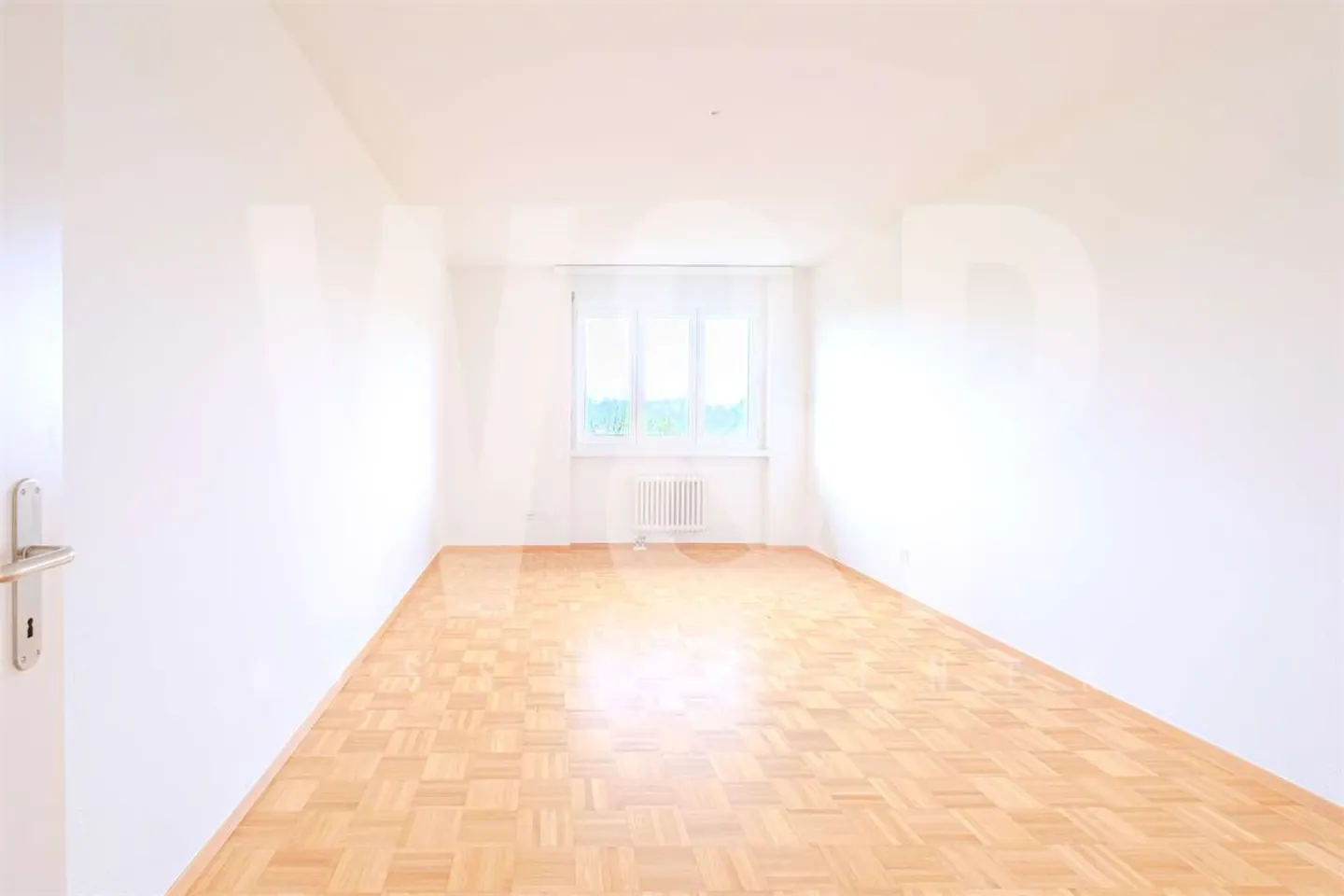 Geräumige 5.5 Zimmer mit Terrasse in der Nähe von Lugano - bis zu 3 kostenlose Monatsmieten - Foto 6 von 13