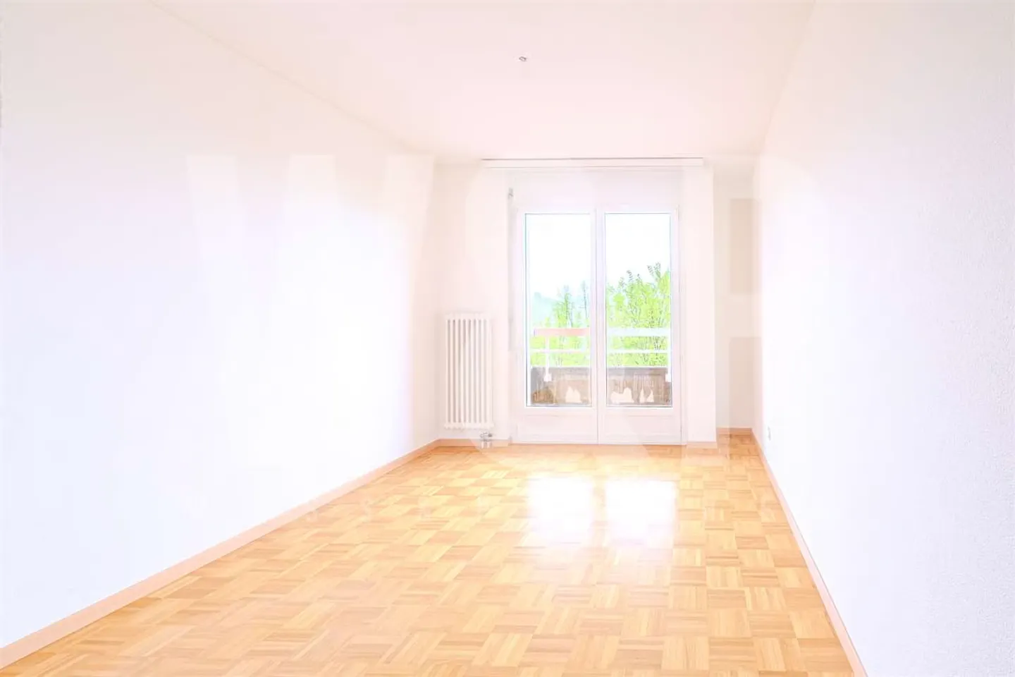 Geräumige 5.5 Zimmer mit Terrasse in der Nähe von Lugano - bis zu 3 kostenlose Monatsmieten - Foto 7 von 13