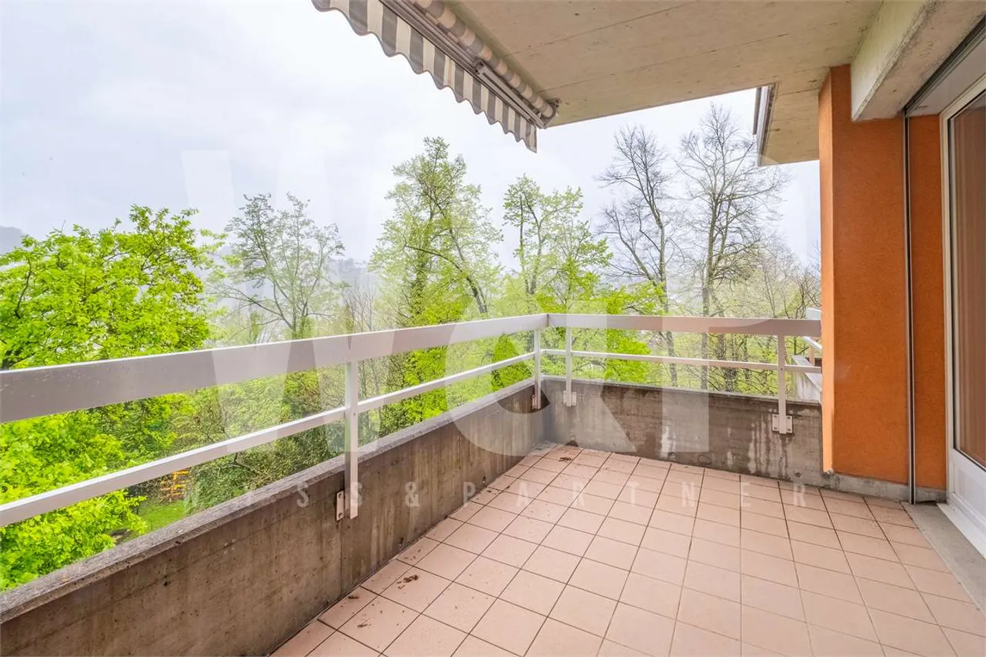 Geräumige 5.5 Zimmer mit Terrasse in der Nähe von Lugano - bis zu 3 kostenlose Monatsmieten - Foto 12 von 13